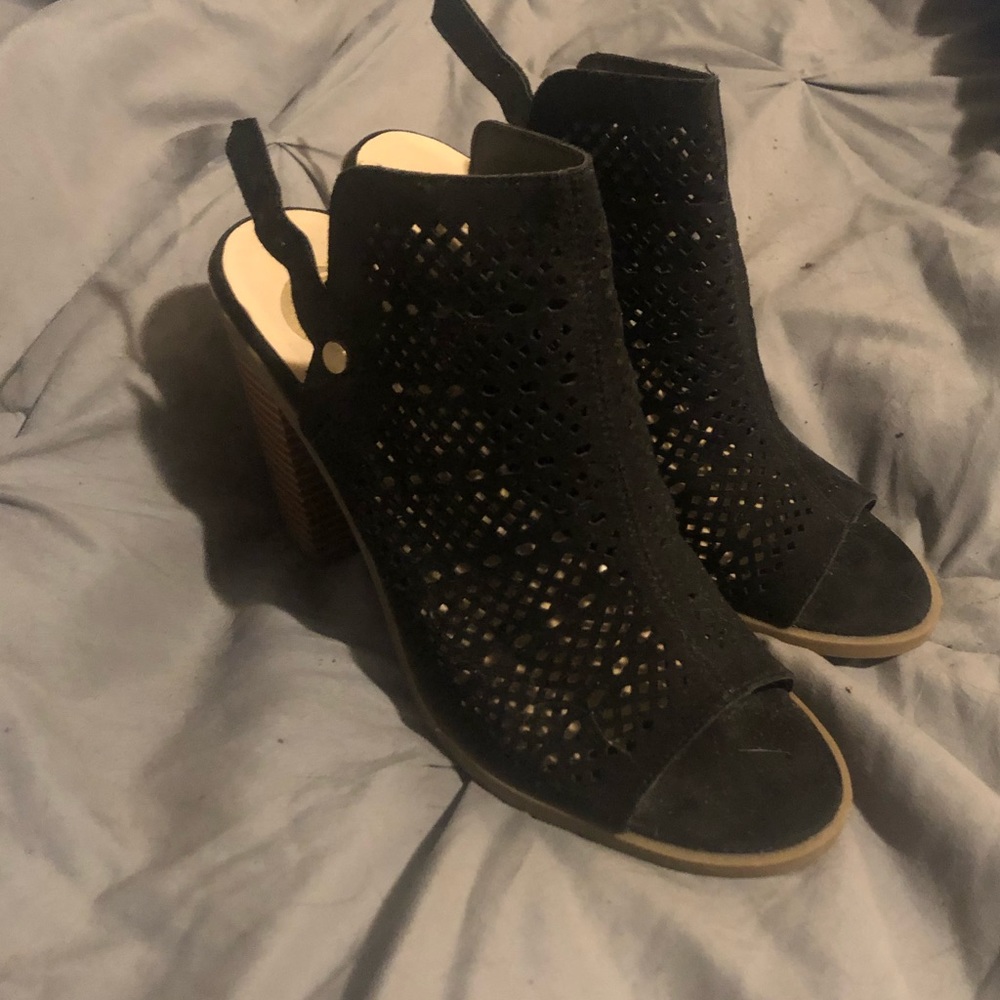 Black open toe shoes